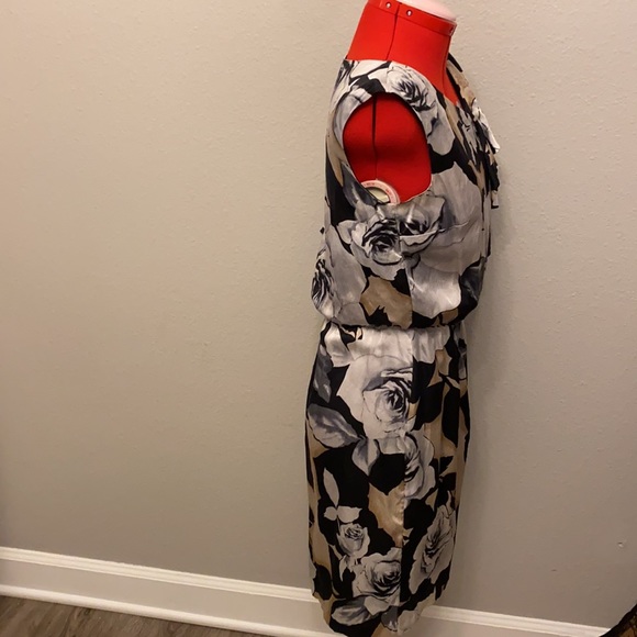 WHBM Silk Floral Ruffled Dress - 0 - Picture 5 of 6